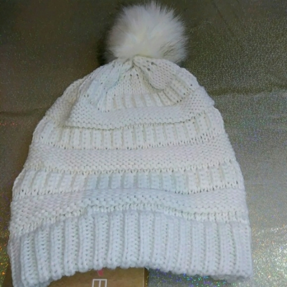 Self E Knit Beanie Faux-Fur Pompom Ivory OS